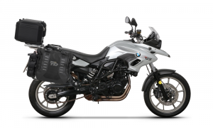 Kompletná sada sedlových brašní SHAD TERRA TR40 adventure a hliníkového vrchného kufra SHAD TERRA BL SHAD BMW F 650 GS / F 700 GS/ F 800 GS (2008 - 2018)